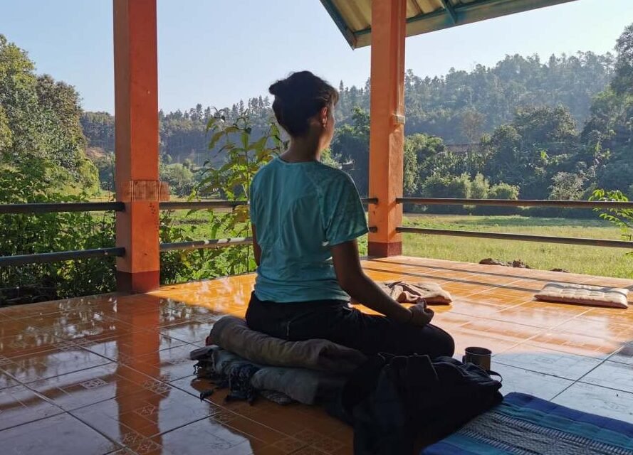 femme thailande meditation